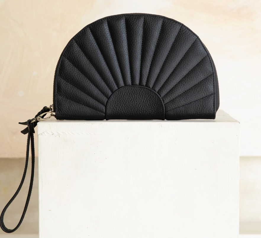 Soleil // Textured Noir | Clutch